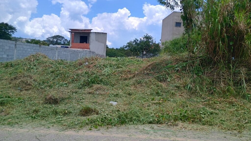 Ótimo Terreno, Rua Asfaltada na porta